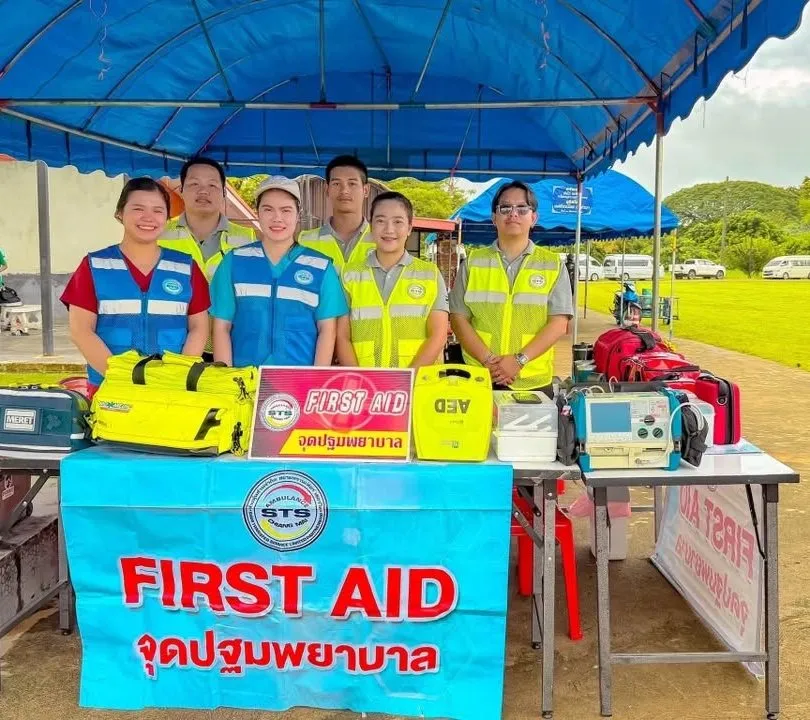 ทีมสยามทรานเฟอร์ เซอร์วิสประจำจุดปฐมพยาบาลพร้อมเครื่อง AED และอุปกรณ์